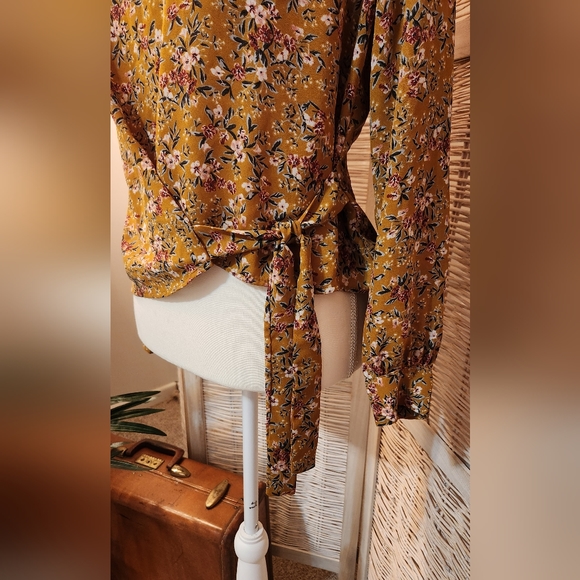 June & Hudson Floral Long Sleeve Side Tie Blouse - Picture 2 of 4